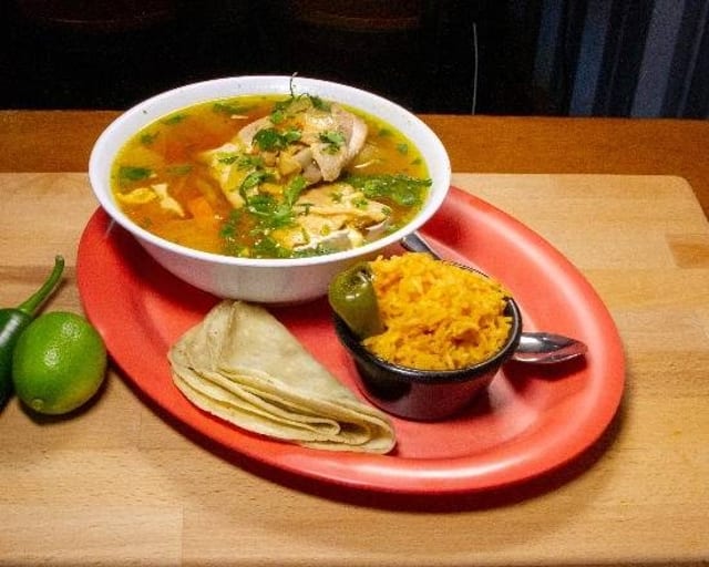 Caldo de Pollo.